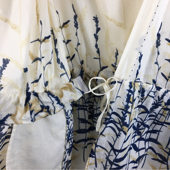 BCBGMaxAzria Women's Silk Blend Wrap Short Sleeve Blouse Beige Floral Print XS - Picture 5 of 16